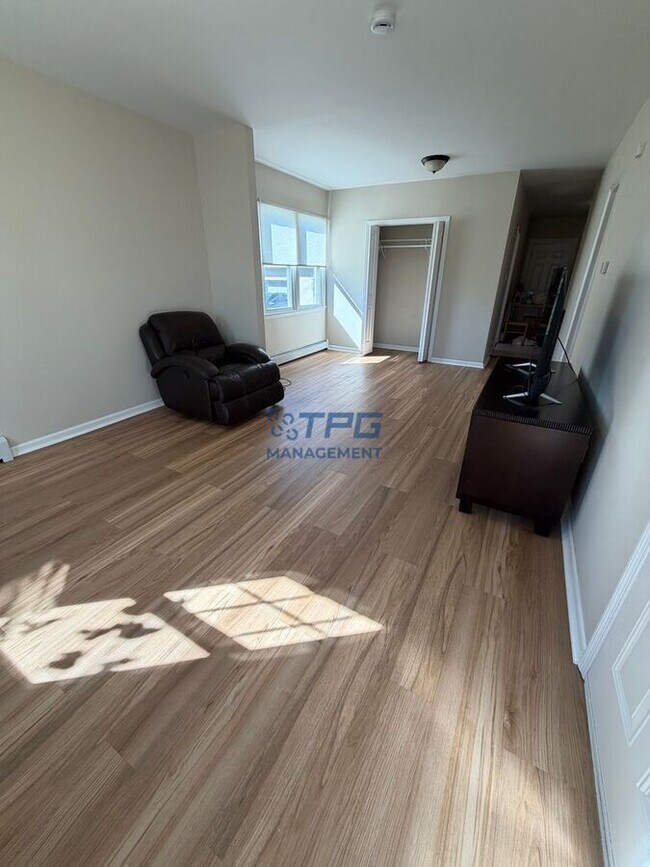 Building Photo - 112-114 Walter Street-114-1