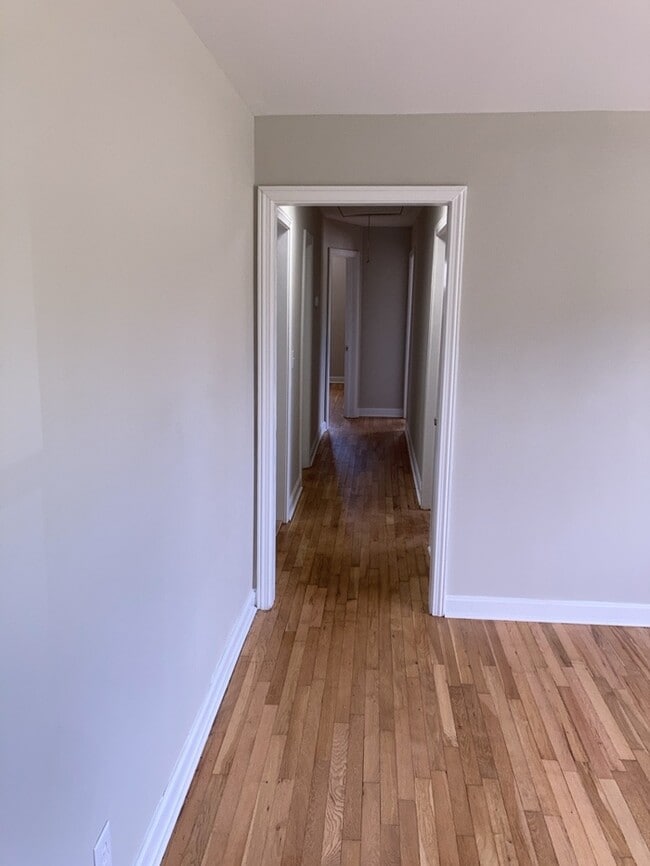 Building Photo - 5 Monaview St