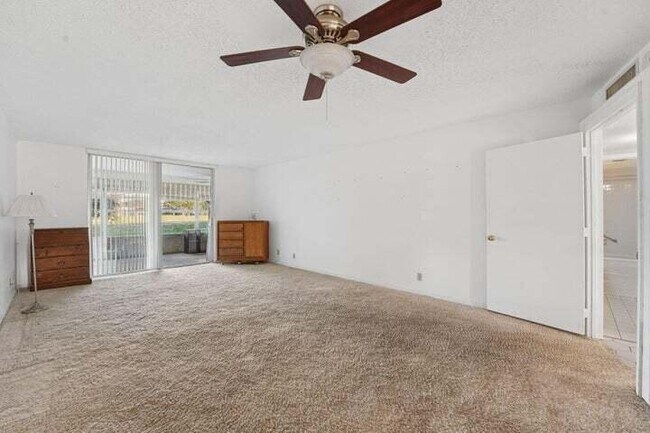 Building Photo - 370 NW 76th Ave