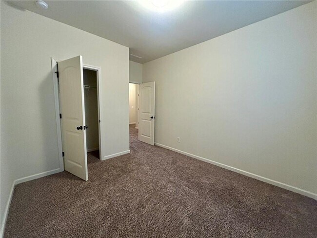 Building Photo - 664 Oakside Pl