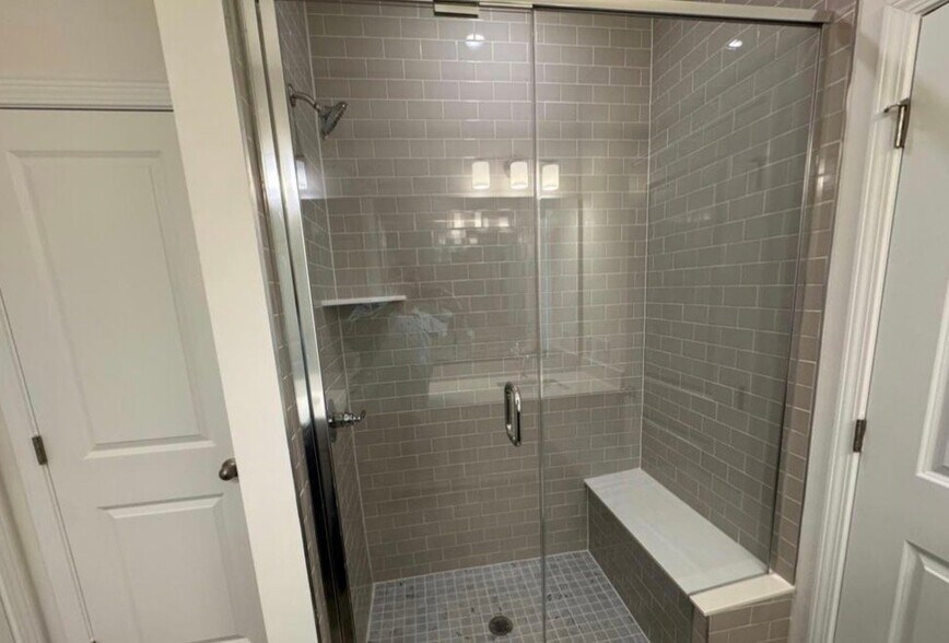 Building Photo - 5009 Layman Dr