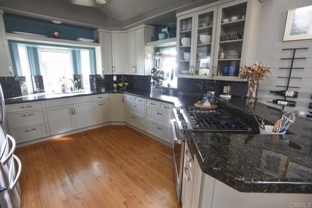 Building Photo - 5618 Bellevue Ave