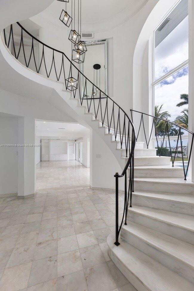 Building Photo - 610 Sabal Palm Rd