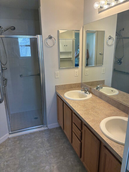 Master bath - 1631 Blossom Ter