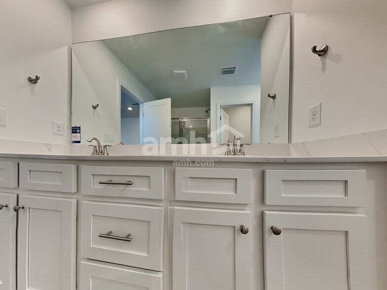 Building Photo - 416 Armstrong Curve