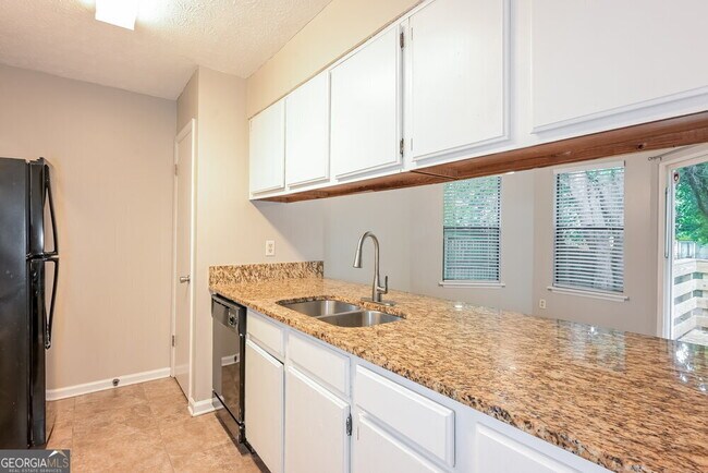 Building Photo - 6052 Creekford Dr