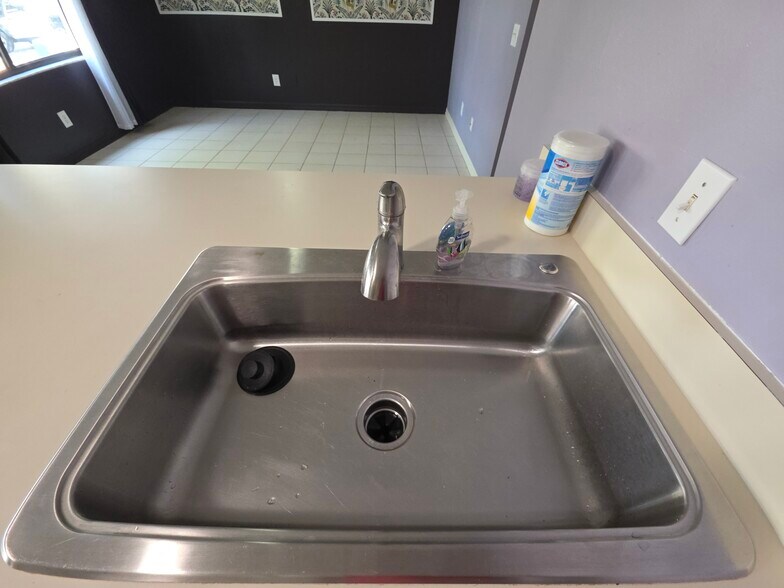 Building Photo - 1601 Big Tree Rd