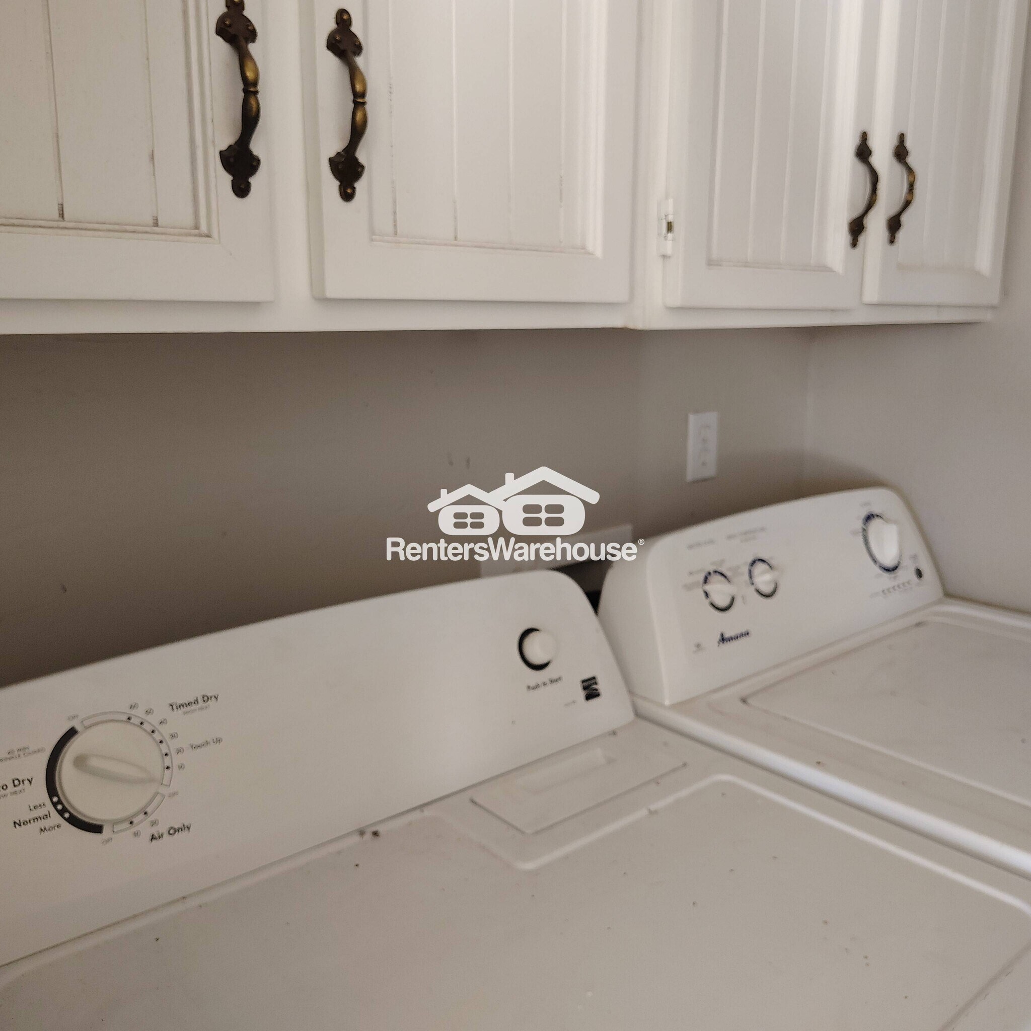 Building Photo - 358 W Hackamore Ave