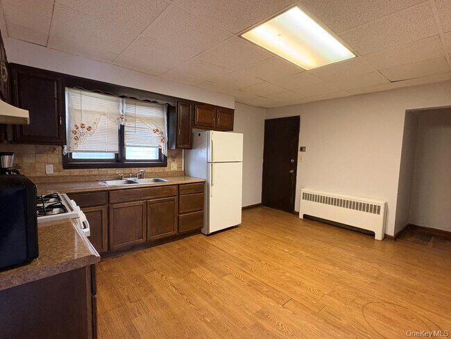 Building Photo - 40 Parker Ave