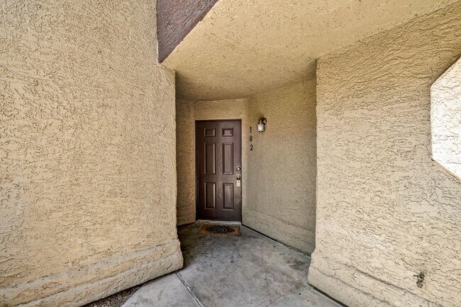 Building Photo - SW!! 2 Bedroom Condo!! 1st Floor!! Newly r...