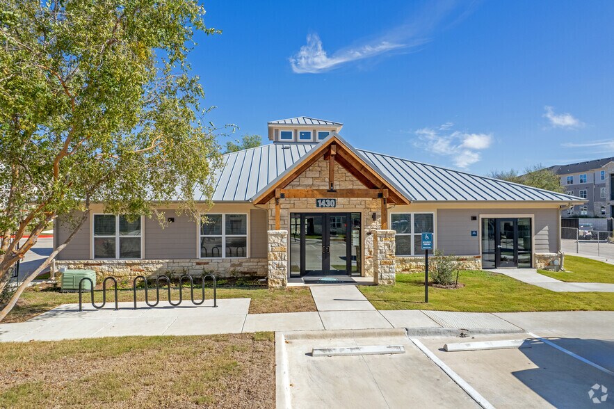 Building Photo - Riverstone