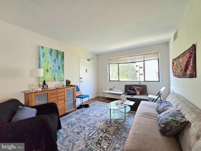 Building Photo - 3821 Davis Pl NW