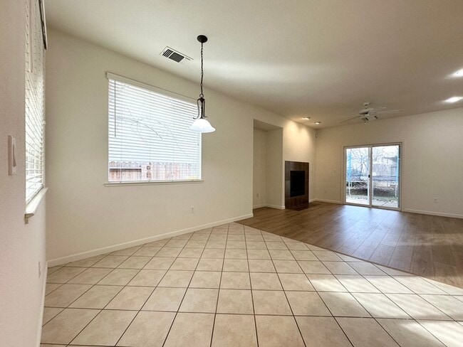 Building Photo - Spacious 3 bedroom 2 bath home in Rancho Cordova!!