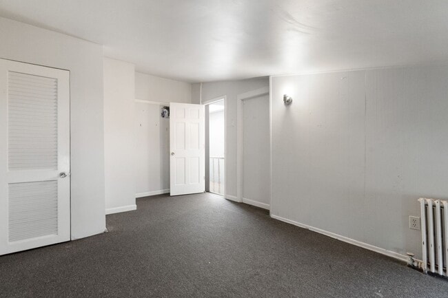 Building Photo - 277 Crown St