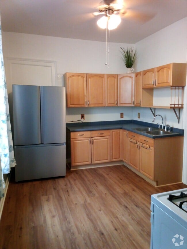 Building Photo - 505 Marcellus St