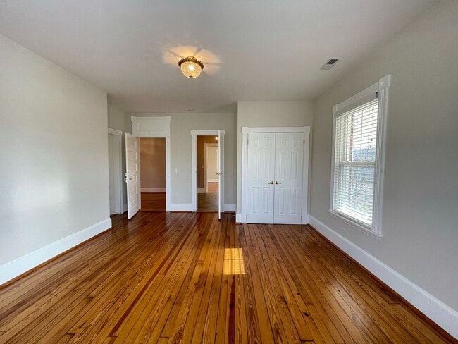 Building Photo - Huge Vintage Home in South Hill