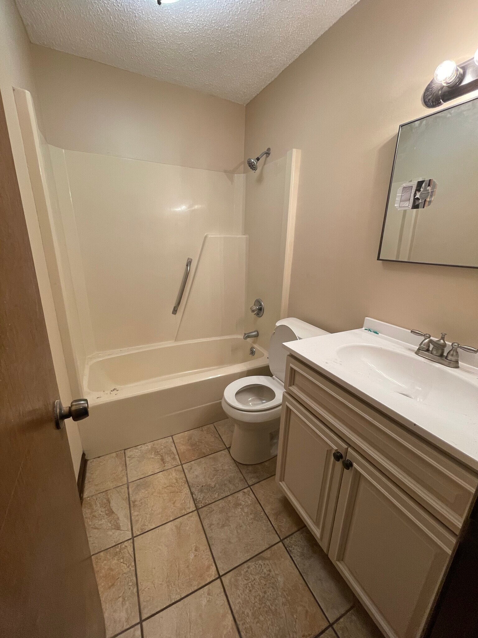 Building Photo - 506 Creekwood Cir
