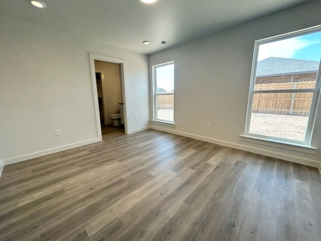Building Photo - Brand new 3Bed/2Bath Available