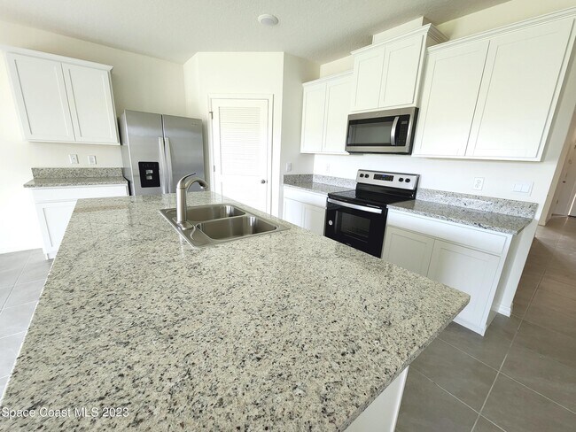 Building Photo - 4925 Amasa Cir