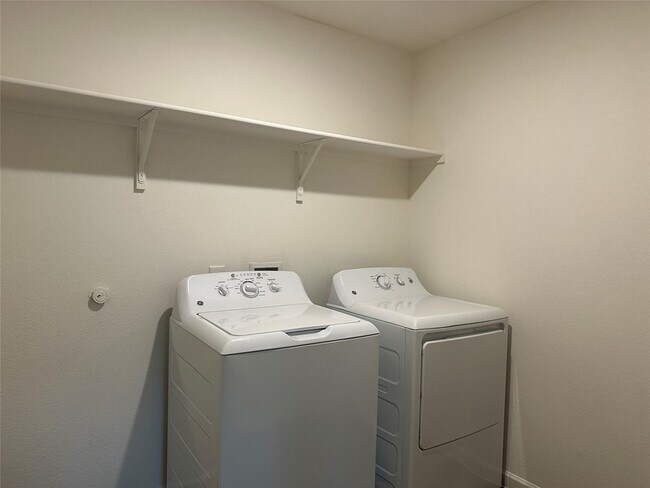 Building Photo - 129 Three Chimneys Ln