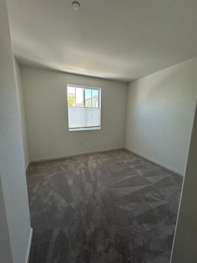 Building Photo - PET FRIENDLY