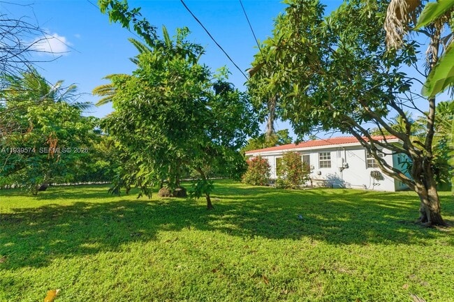 Building Photo - 1538 Funston St