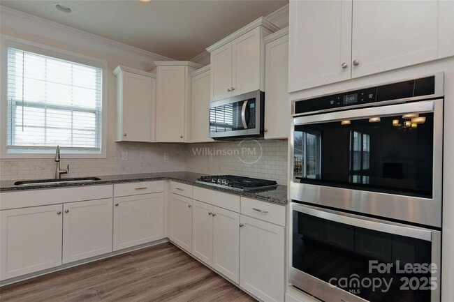 Building Photo - 2015 Saddlebred Dr