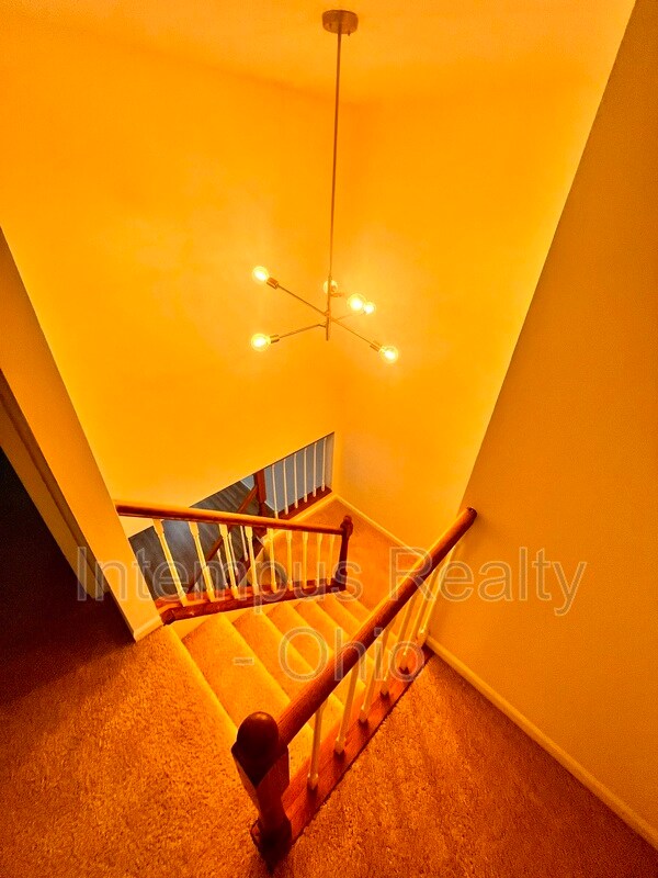 Building Photo - 2071 Stratford Ct