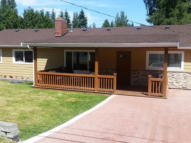 Building Photo - Beautiful 3 bedroom Edmonds Rambler