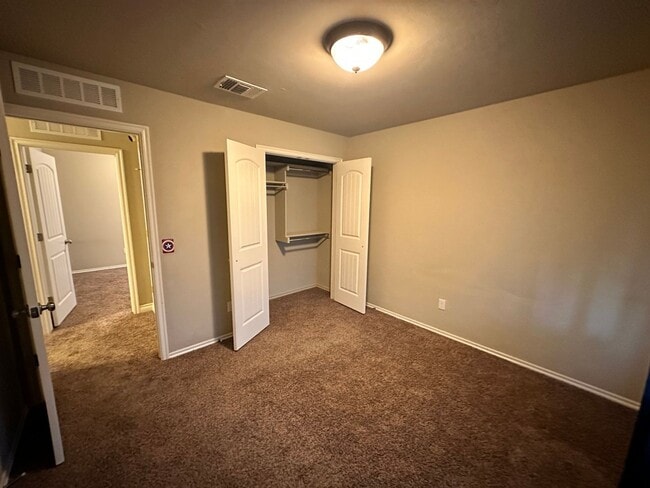 Building Photo - 4 bed 2 bath in Edmond
