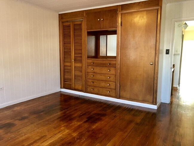 Building Photo - Charming 3 Bedroom Townhome in Hampden - B...