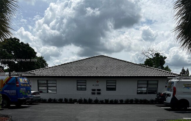 Building Photo - 4281 Riverside Dr