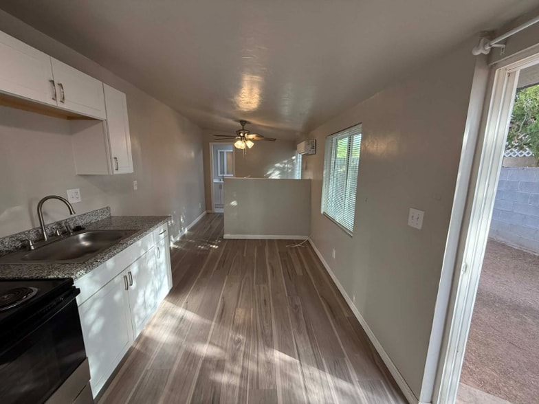 Building Photo - 3731 E Garden St