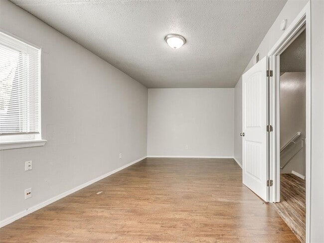 Building Photo - 1402 Bill Carrol Dr