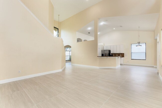 Building Photo - 5/4 HEATHROW POOL HOME!