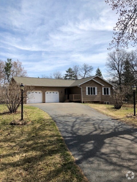 Building Photo - 3 Bedrooms, 2.5 Bathrooms Single Family Ho...