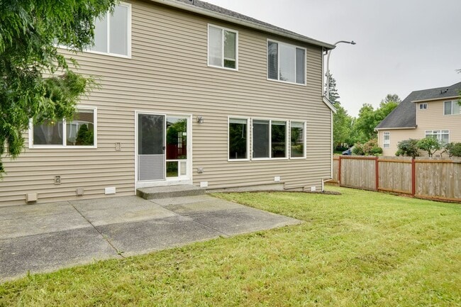 Building Photo - Lakeland Hills 2 Story