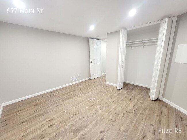 Building Photo - 697 Main St