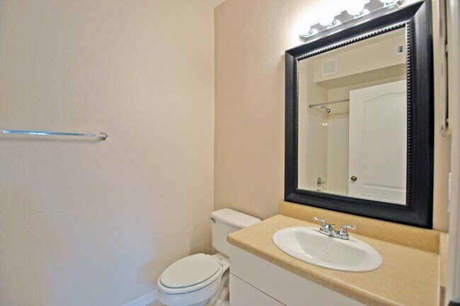 Building Photo - 1 Bedroom 1 Bathroom condo in luxury gated community