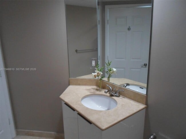 Building Photo - 1745 E Hallandale Beach Blvd