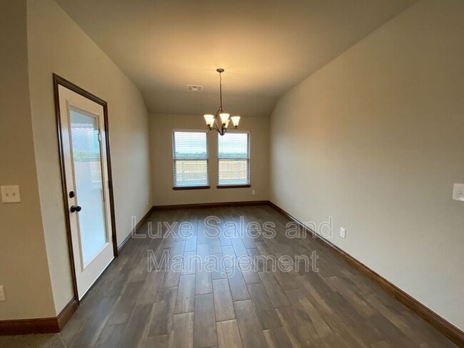 Building Photo - 12817 Double V Dr