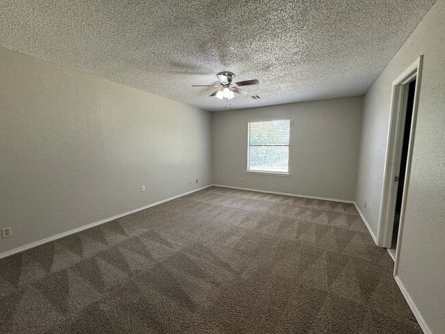 Building Photo - Broken Arrow - 3 bedroom 2 bath!!