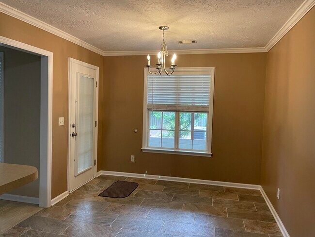 Building Photo - 1247 Carriage Dr
