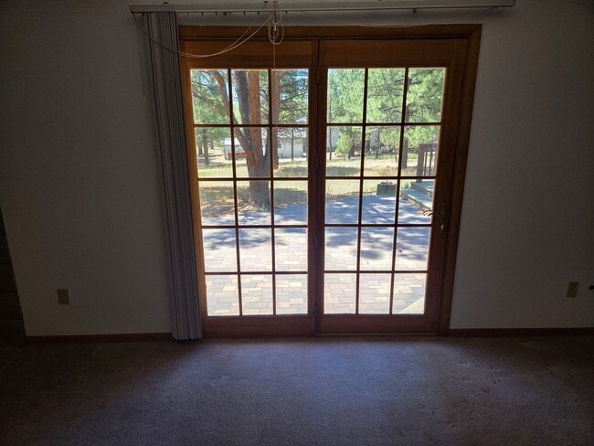 Building Photo - **LEASE PENDING Idyllic Ranch style Home O...
