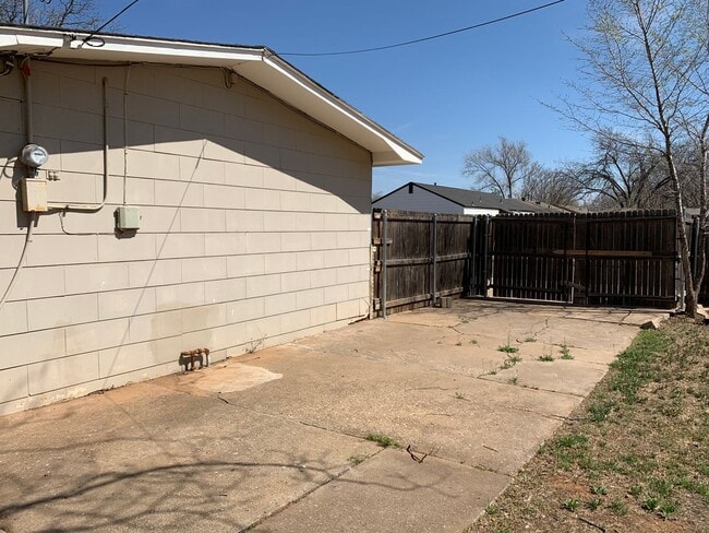 Building Photo - Recently Renovated Home Near Texas Tech Un...