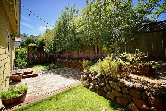 Building Photo - Gerstile Park Gem, With Upgraded Finishes ...