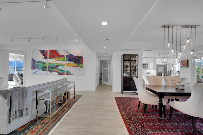 Building Photo - 4114 W Palm Aire Dr