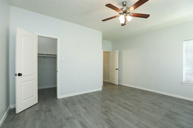 Building Photo - 24603 Haigshire Dr
