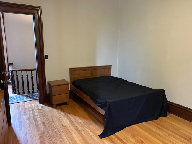 Bedroom - 198 9th St