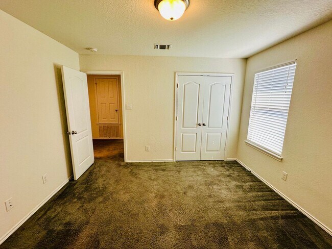 Building Photo - Your Dream Awaits! A Charming 4 bedroom 2....
